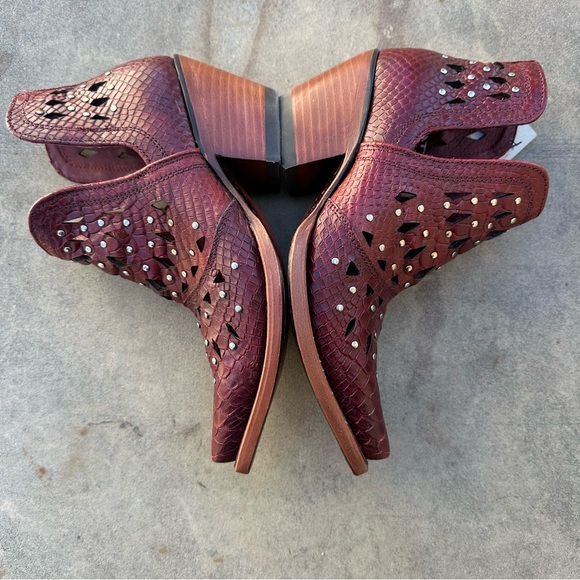 Ariat Dixon Studded Ankle Boots Red Snake Western Cowgirl Size 6.5 NIB - Picture 6 of 13